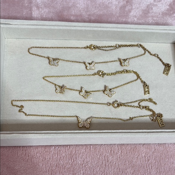XIXI Elegant Gold Butterfly Necklace Set - Picture 1 of 1